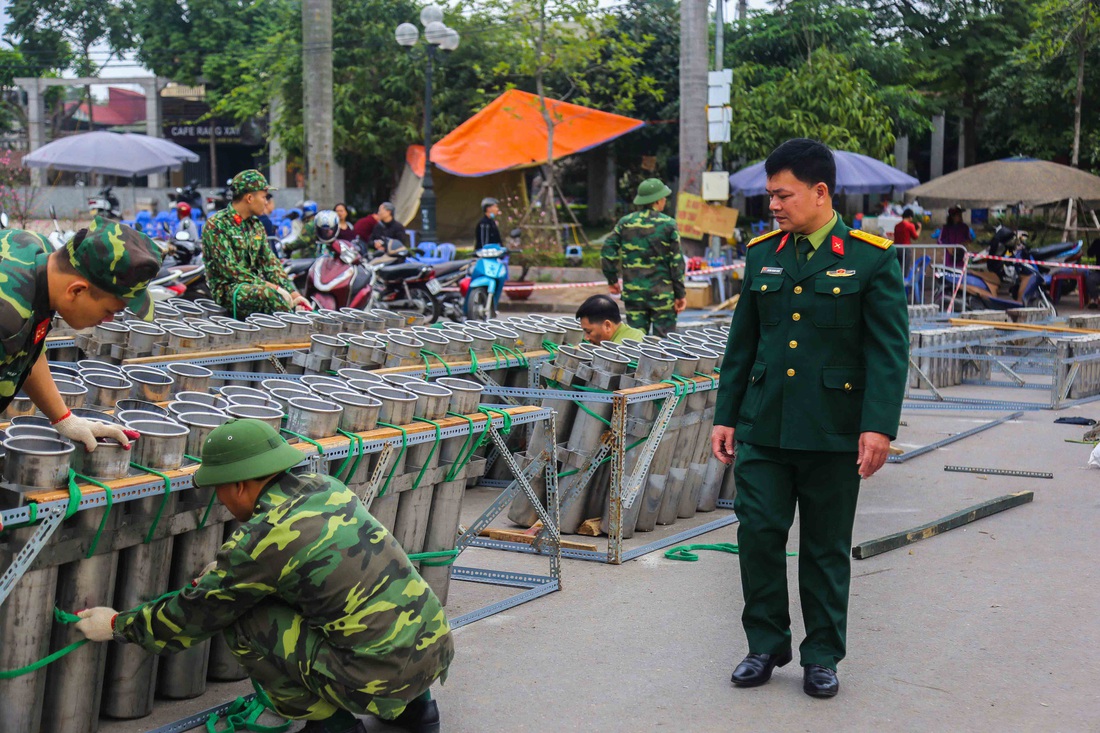 Cận cảnh trận địa pháo hoa chuẩn bị đón giao thừa - Ảnh 1.