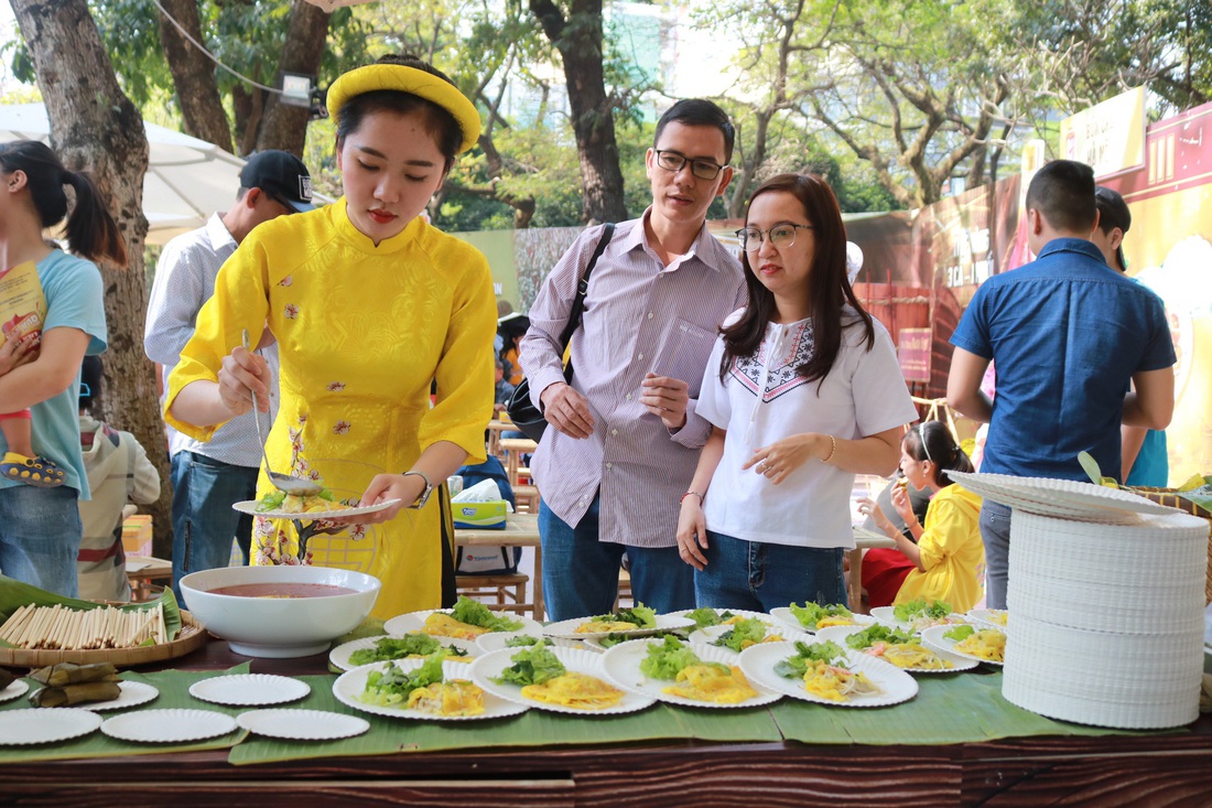 Bánh chưng, bánh giầy, bánh tét - linh hồn Tết Việt! - Ảnh 10.