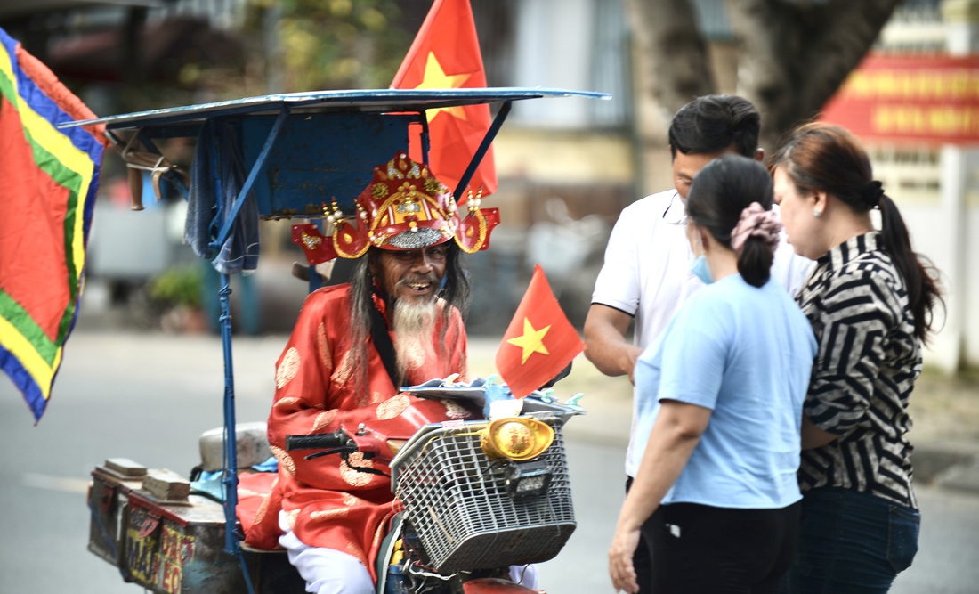 Lễ hội Nghinh Ông - Cần Giờ: Tưng bừng đường phố - Ảnh 4.