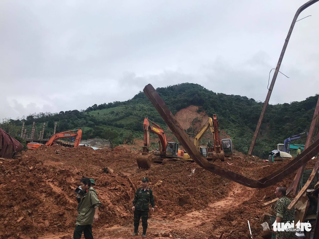 Vụ sạt lở núi vùi lấp 22 người: Đã tìm thấy toàn bộ thi thể cán bộ, chiến sĩ - Ảnh 5.