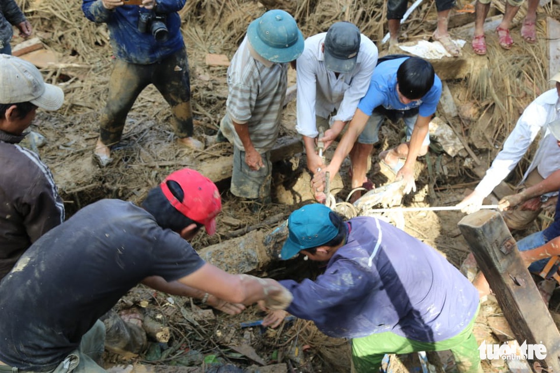 Những hình ảnh đầu tiên ngôi làng bị vùi lấp tại Trà Leng, Nam Trà My - Ảnh 9.