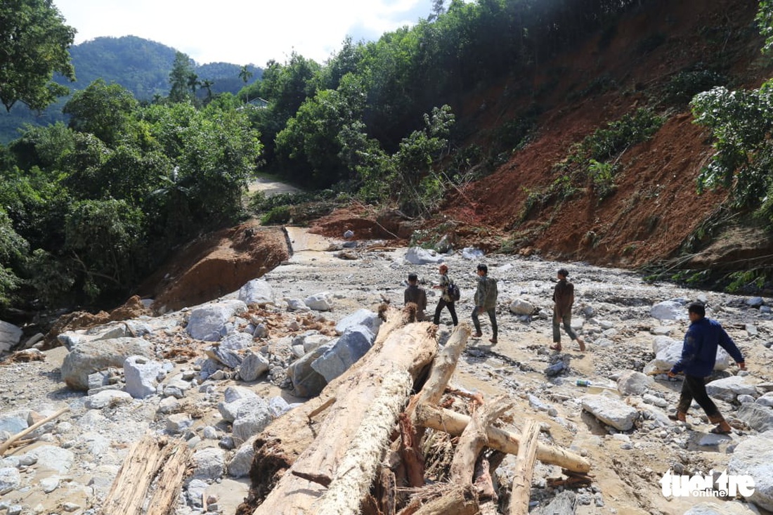 Những hình ảnh đầu tiên ngôi làng bị vùi lấp tại Trà Leng, Nam Trà My - Ảnh 4.