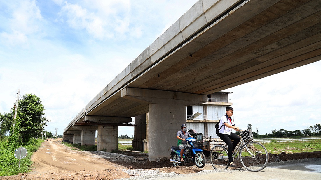 Gấp rút thông đường phía tây Đồng bằng sông Cửu Long - Ảnh 1. Gấp rút thông đường phía tây Đồng bằng sông Cửu Long - Ảnh 1.