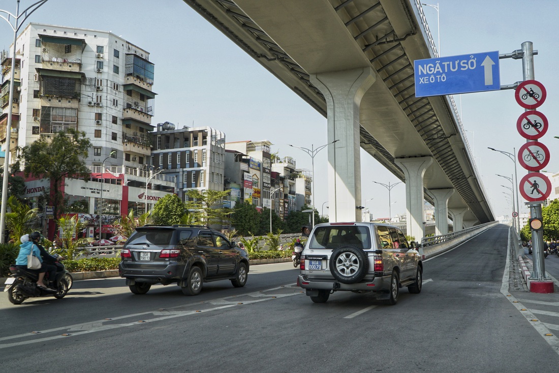 Hà Nội thông xe đường vành đai 2 trên cao, đoạn Ngã Tư Vọng - Ngã Tư Sở - Ảnh 3.