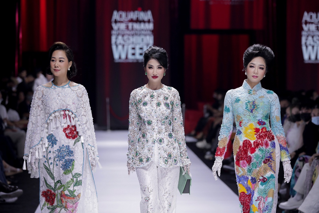 Ngọc Trinh hóa quý cô thanh lịch, hoa hậu Giáng My quyến rũ trên sàn catwalk - Ảnh 8.