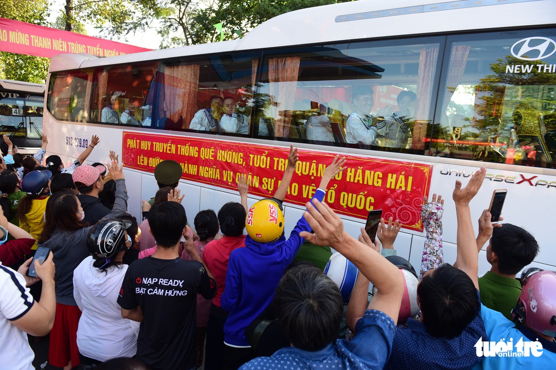 Hơn 4.000 thanh niên TP.HCM lên đường tòng quân - Ảnh 11.