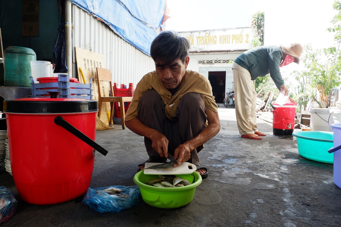 Cuộc sống bên trong tuyến đường cách ly ở Phan Thiết như thế nào? - Ảnh 13.