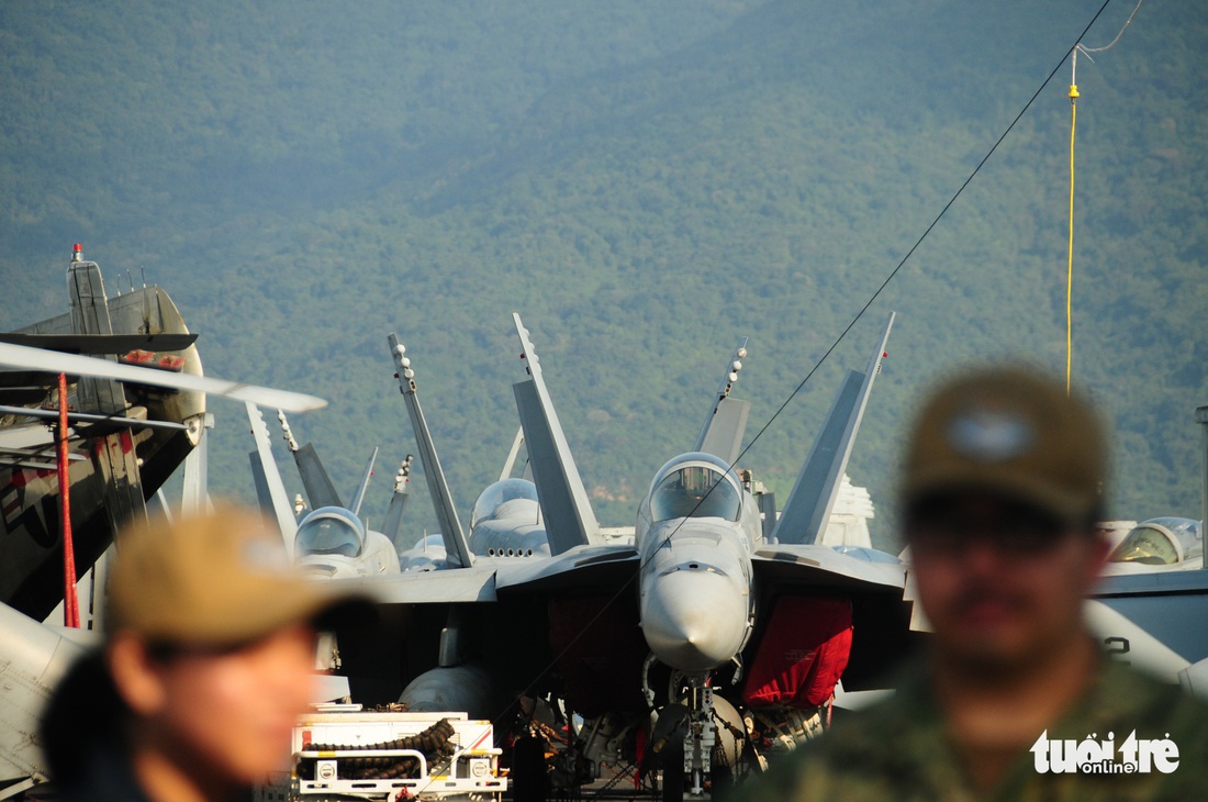 Bên trong tàu sân bay USS Theodore Roosevelt đang neo tại vịnh Đà Nẵng - Ảnh 14.