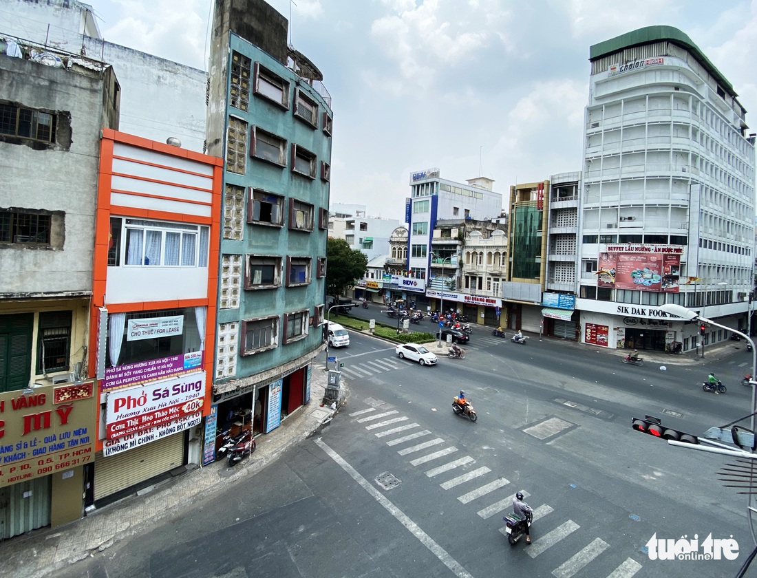 Sài Gòn những ngày không kẹt xe, không chen lấn và ít khói bụi - Ảnh 16.