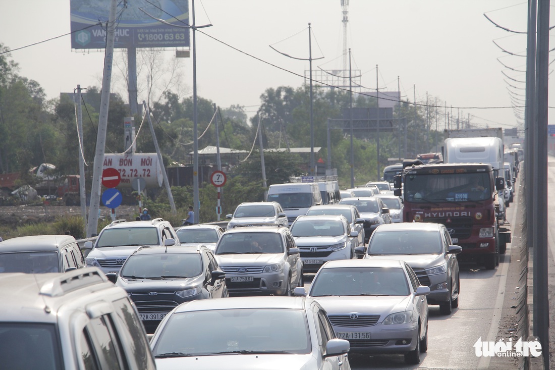 Cửa ngõ miền Tây, phà Cát Lái đông nghẹt - Ảnh 4.