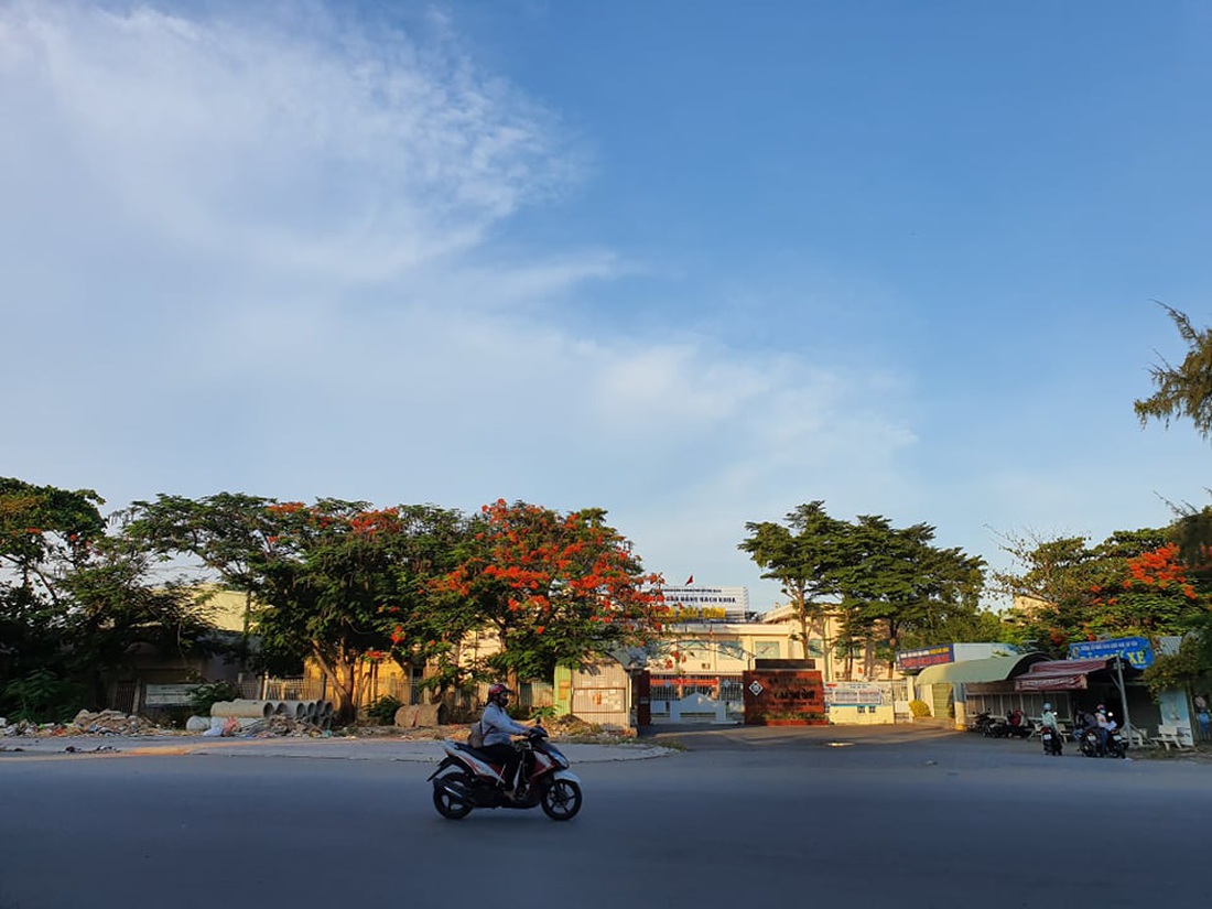 TP.HCM trời trong xanh, chất lượng không khí cải thiện đáng kể sau giãn cách - Ảnh 3.