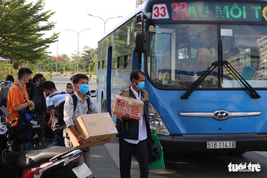 Sinh viên hồ hởi trở lại ký túc xá, chờ lên giảng đường - Ảnh 1.