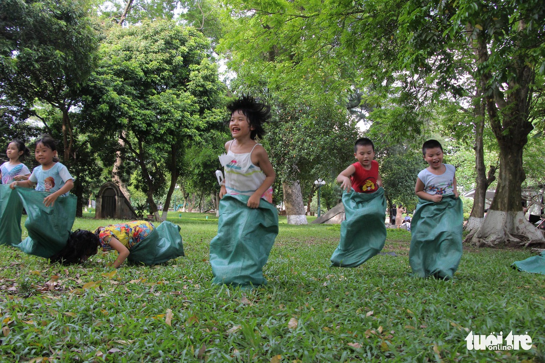 Tuổi thơ hồn nhiên ở vương quốc tái chế - Ảnh 3.