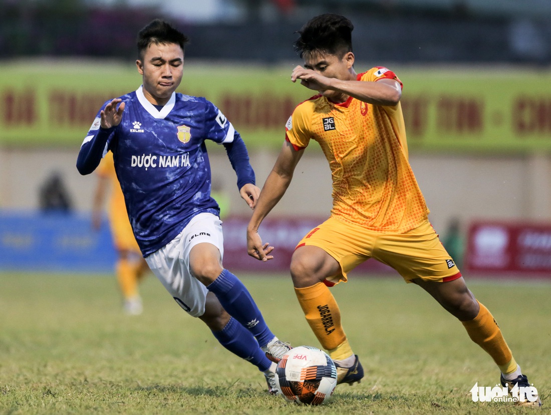 Chấm dứt 341 ngày không thắng ở V-League, HLV Thanh Hóa nhảy cẫng ăn mừng - Ảnh 4.