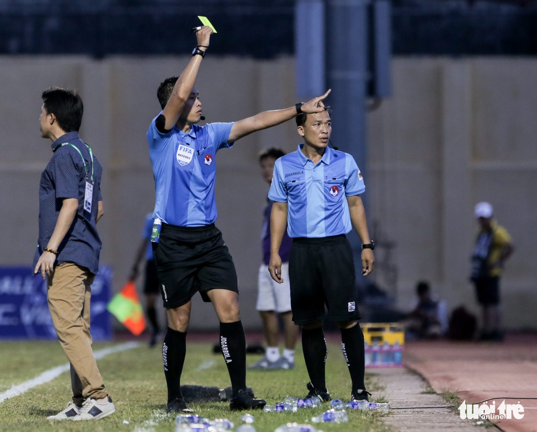 Chấm dứt 341 ngày không thắng ở V-League, HLV Thanh Hóa nhảy cẫng ăn mừng - Ảnh 8.