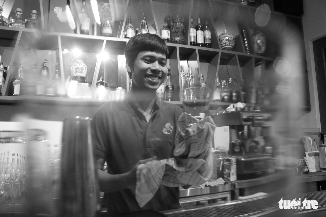 Nơi làm việc không âm thanh, không ánh sáng nhưng đầy tiếng cười - Ảnh 3. Nơi làm việc không âm thanh, không ánh sáng nhưng đầy tiếng cười - Ảnh 3.