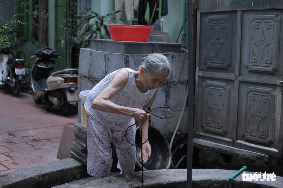 Tìm về giếng cổ có tuổi đời trăm năm giữa lòng Hà Nội - Ảnh 2.