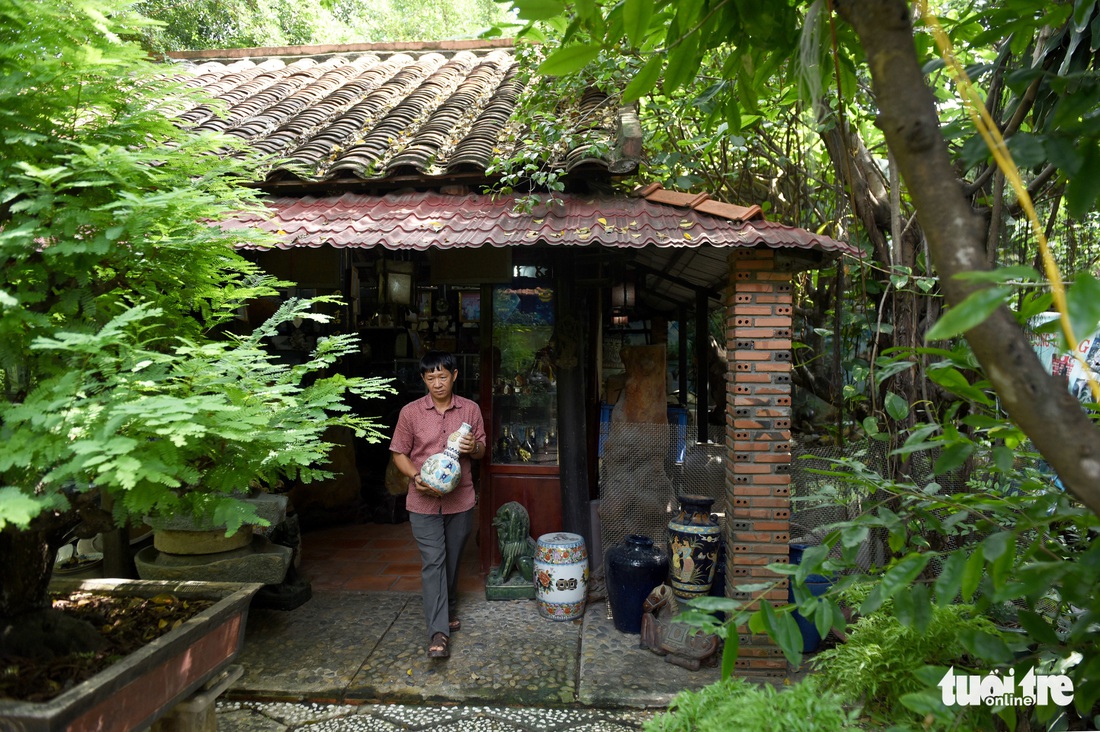 Choáng với kho đồ hàng trăm ngàn cổ vật của một người gốc Hà Nội sống ở Sài Gòn - Ảnh 6.