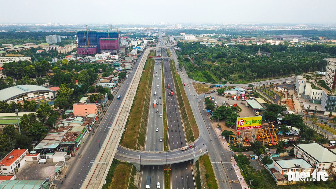 Bao giờ những cây cầu ngàn tỉ nối nhịp, cao tốc thông xe? - Ảnh 16.