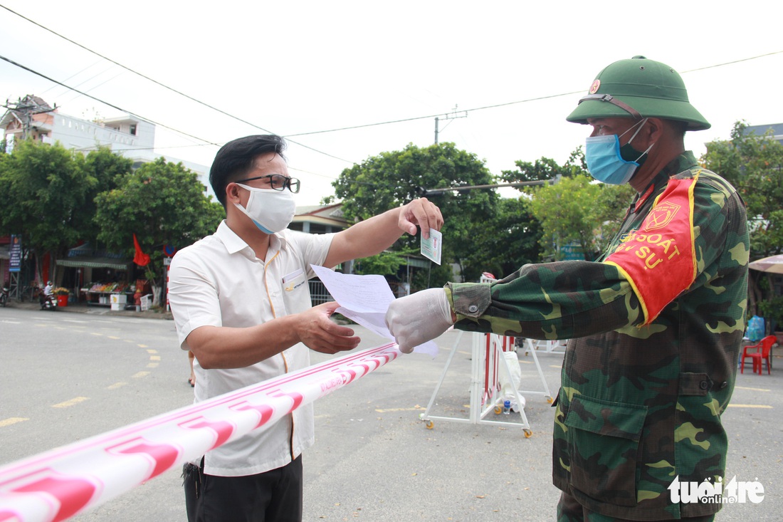 Thôn xóm đầu tiên ở miền Trung bị phong tỏa vì dịch COVID-19 - Ảnh 1.