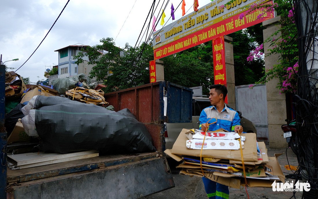 Hà Nội đổi rác lấy quà, đẩy mạnh ý thức phân loại rác tại nguồn - Ảnh 11.