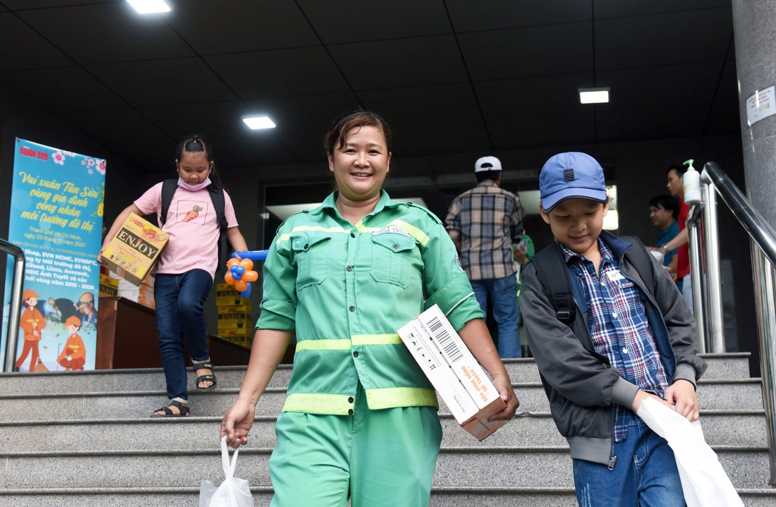 Nghệ nhân dân gian, cao thủ nấu phở ‘dâng mỹ vị’ cho công nhân môi trường - Ảnh 6.