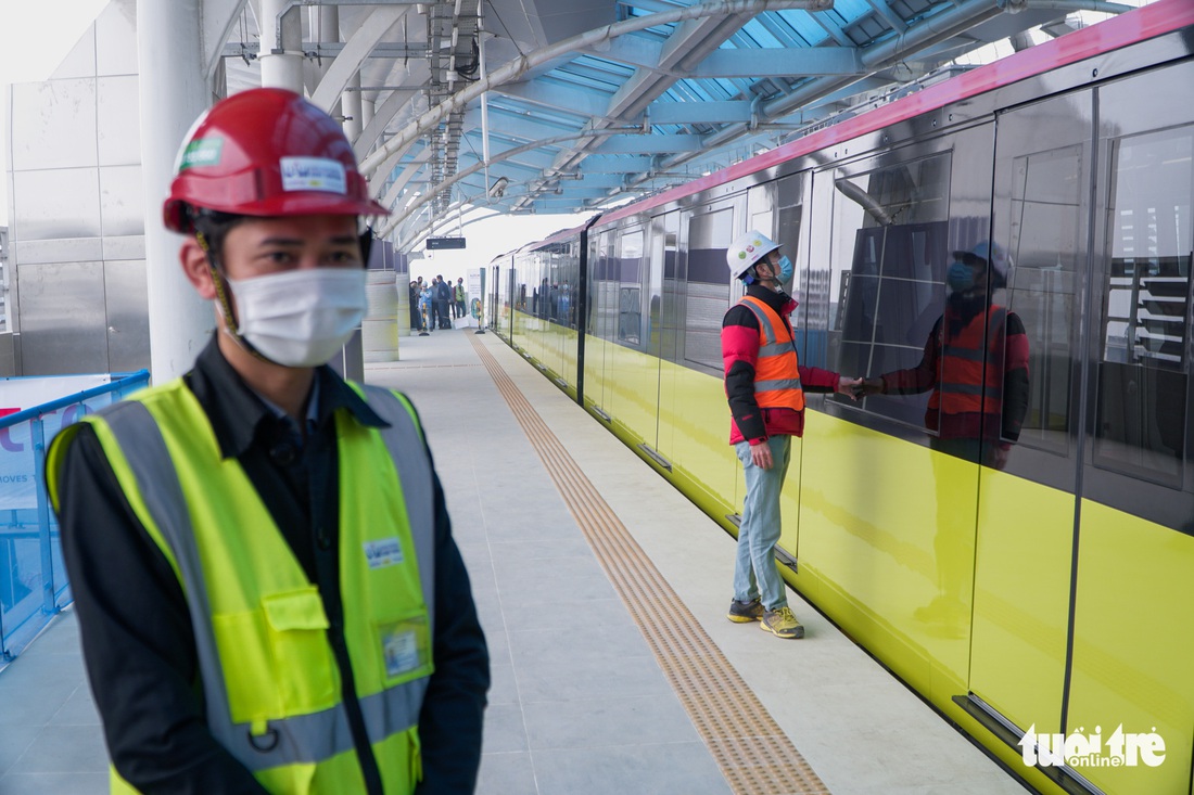 Khách tham quan metro Nhổn - ga Hà Nội nhớ đeo khẩu trang, mang CMND - Ảnh 4.