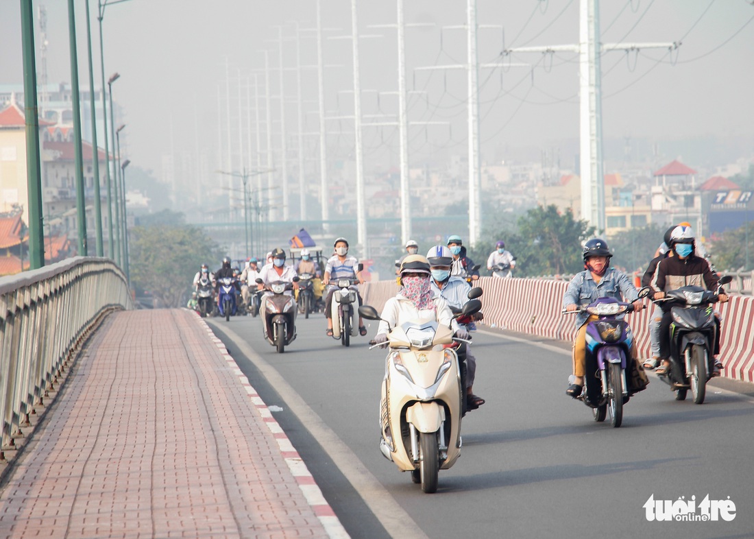 TP.HCM lại sương mù dày đặc - Ảnh 4.