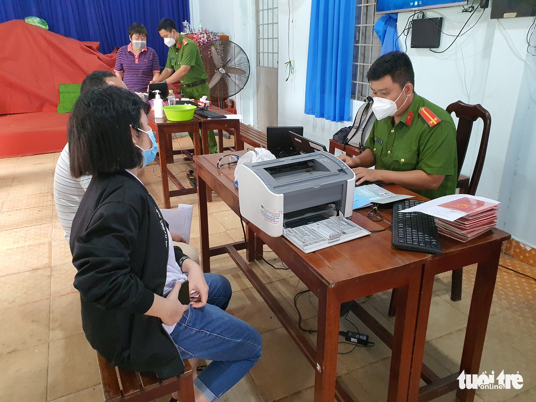 TP.HCM làm CCCD trở lại sau giãn cách cho cả thường trú và tạm trú - Ảnh 2.