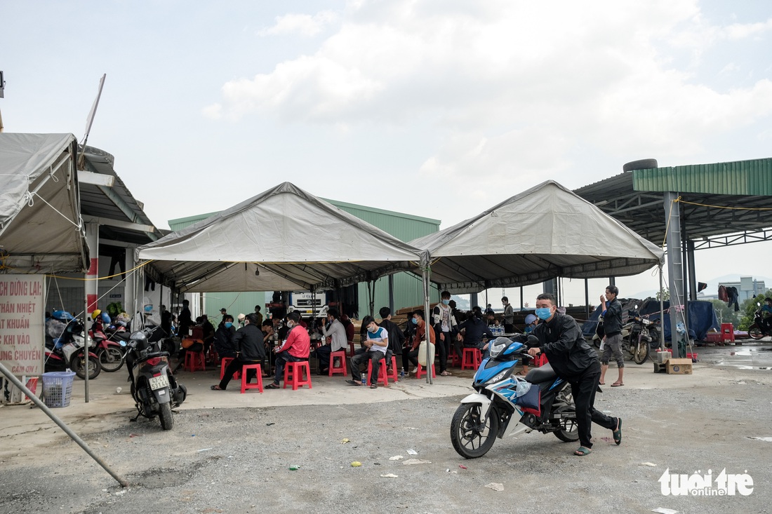 Hàng ngàn phần quà đang chờ bà con hồi hương đi qua Đà Nẵng - Ảnh 4. Hàng ngàn phần quà đang chờ bà con hồi hương đi qua Đà Nẵng - Ảnh 4.