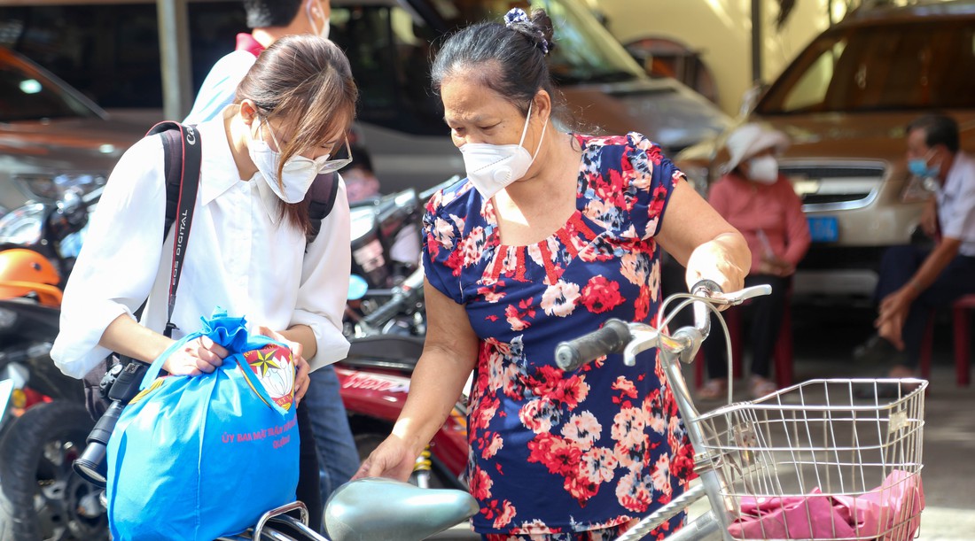 Tưởng niệm đồng bào tử vong do COVID-19: Xót xa, đớn đau này còn trăn trở mãi không thôi - Ảnh 5.