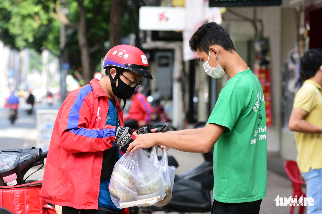 Khách hàng khen tôi nấu phở ngày càng lên tay - Ảnh 8.