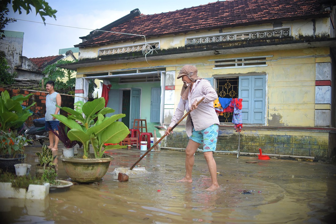 13 người chết và mất tích tại Phú Yên, Bình Định; đường sá thiệt hại nặng nề do mưa lũ - Ảnh 5.