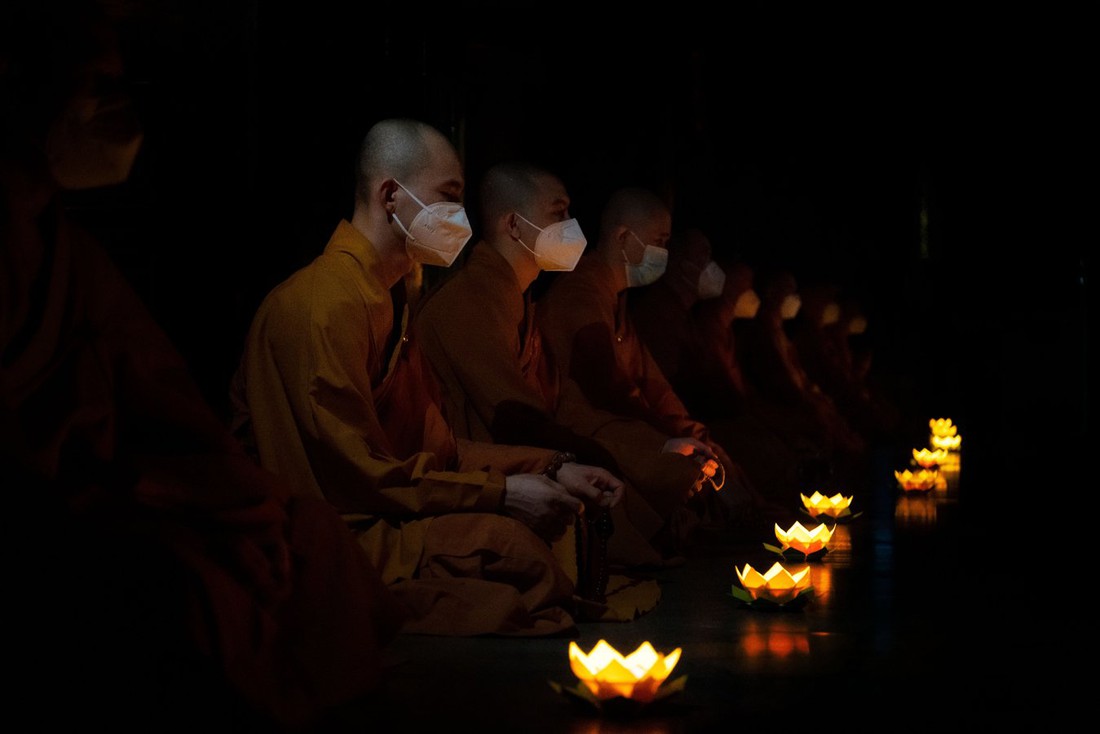 Cùng ngắm chùm ảnh xúc động Việt Nam sẽ chiến thắng - Ảnh 8. Cùng ngắm chùm ảnh xúc động Việt Nam sẽ chiến thắng - Ảnh 8.