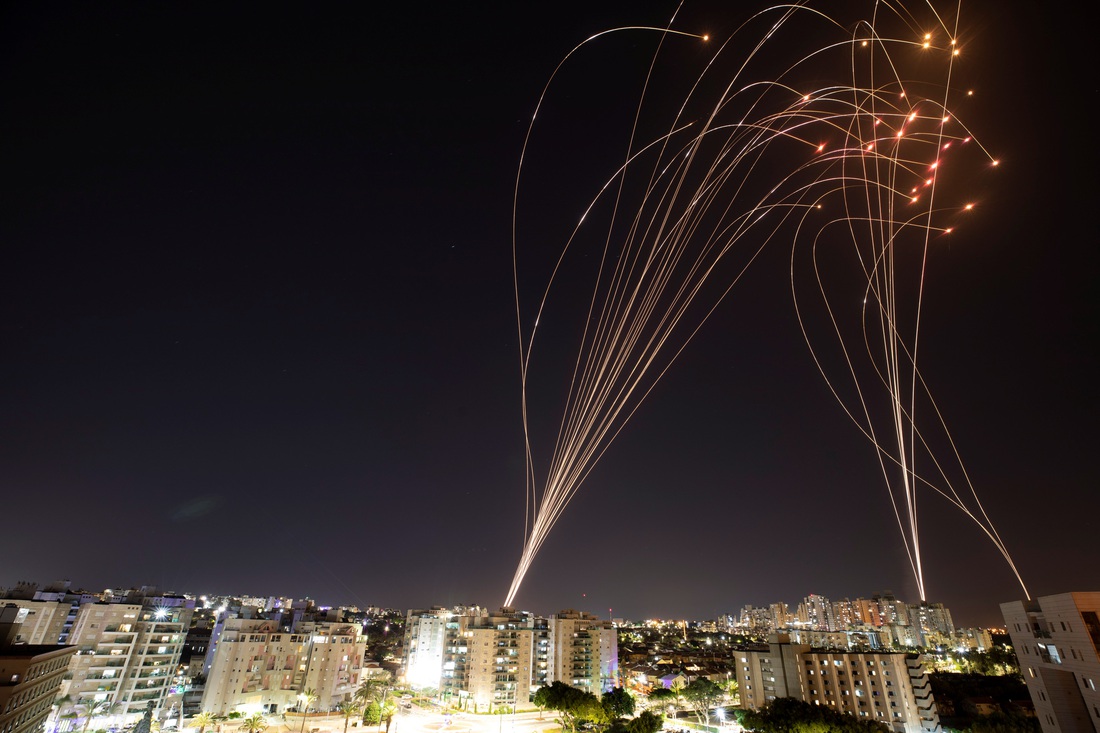 Israel và Hamas đang dùng vũ khí gì để tấn công, đánh chặn nhau? - Ảnh 6.