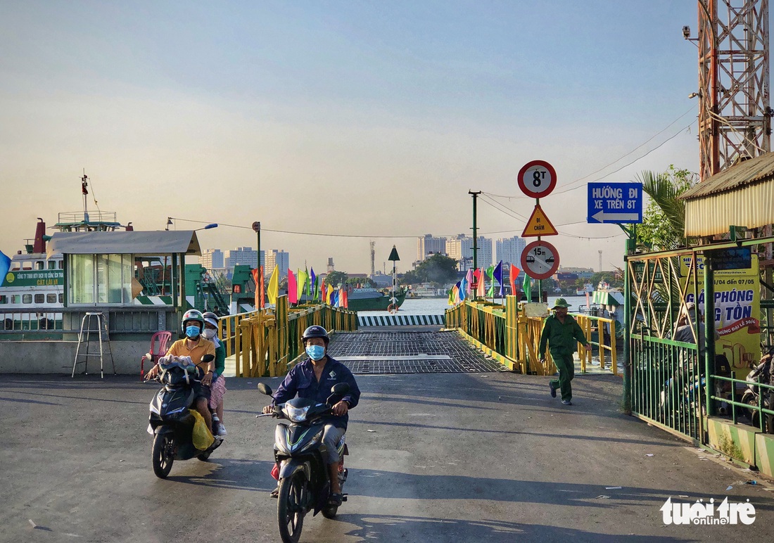 Người dân đi đâu hết, cửa ngõ TP.HCM thông thoáng sau kỳ nghỉ lễ - Ảnh 9. Người dân đi đâu hết, cửa ngõ TP.HCM thông thoáng sau kỳ nghỉ lễ - Ảnh 9.