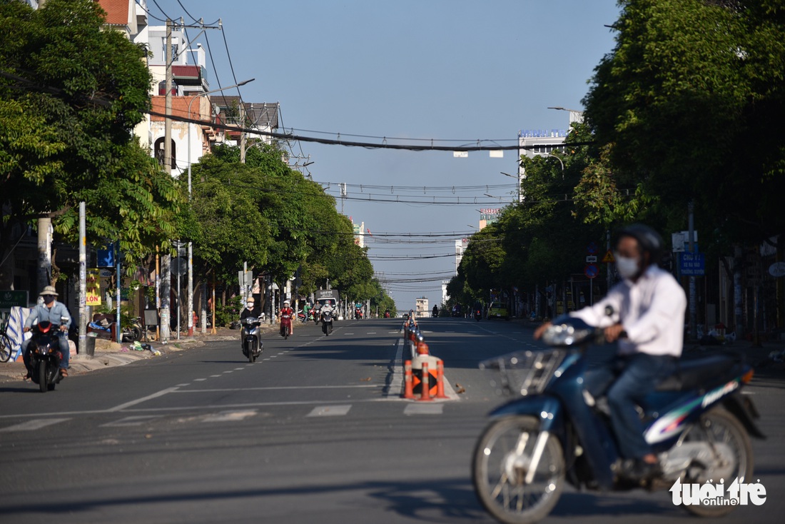 Quận Gò Vấp trong sáng ngày đầu giãn cách xã hội - Ảnh 4.