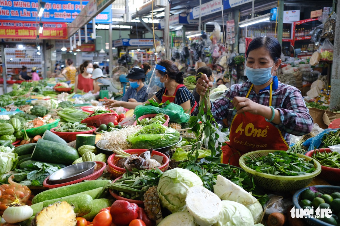 Chợ Đà Nẵng thưa vắng khách trong ngày đầu thu phiếu đi chợ - Ảnh 10.