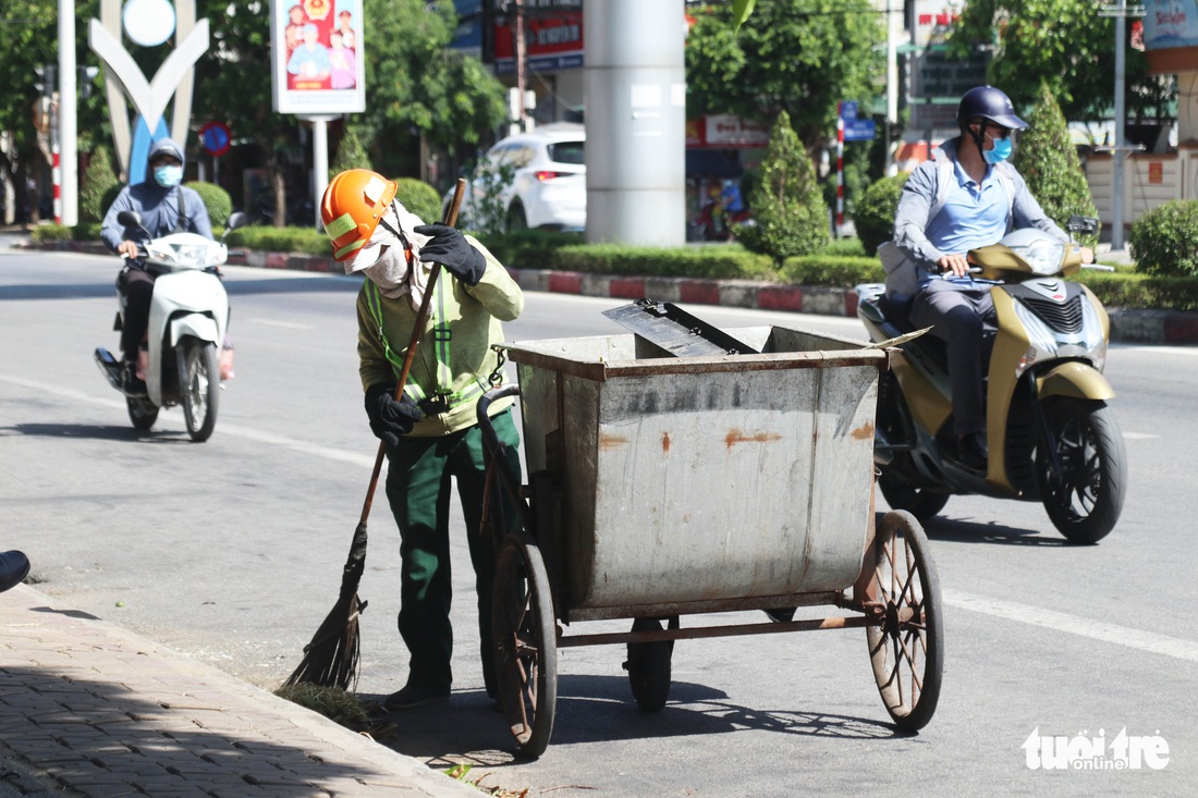 Nhọc nhằn ngược xuôi mưu sinh ở ‘chảo lửa’ 40 độ C - Ảnh 8.