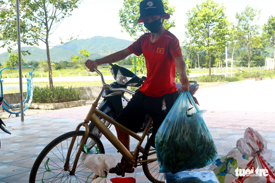 Em chỉ có mớ rau vườn với 50.000 tiền bắt cua đồng hồi sáng - Ảnh 4. Em chỉ có mớ rau vườn với 50.000 tiền bắt cua đồng hồi sáng - Ảnh 4.