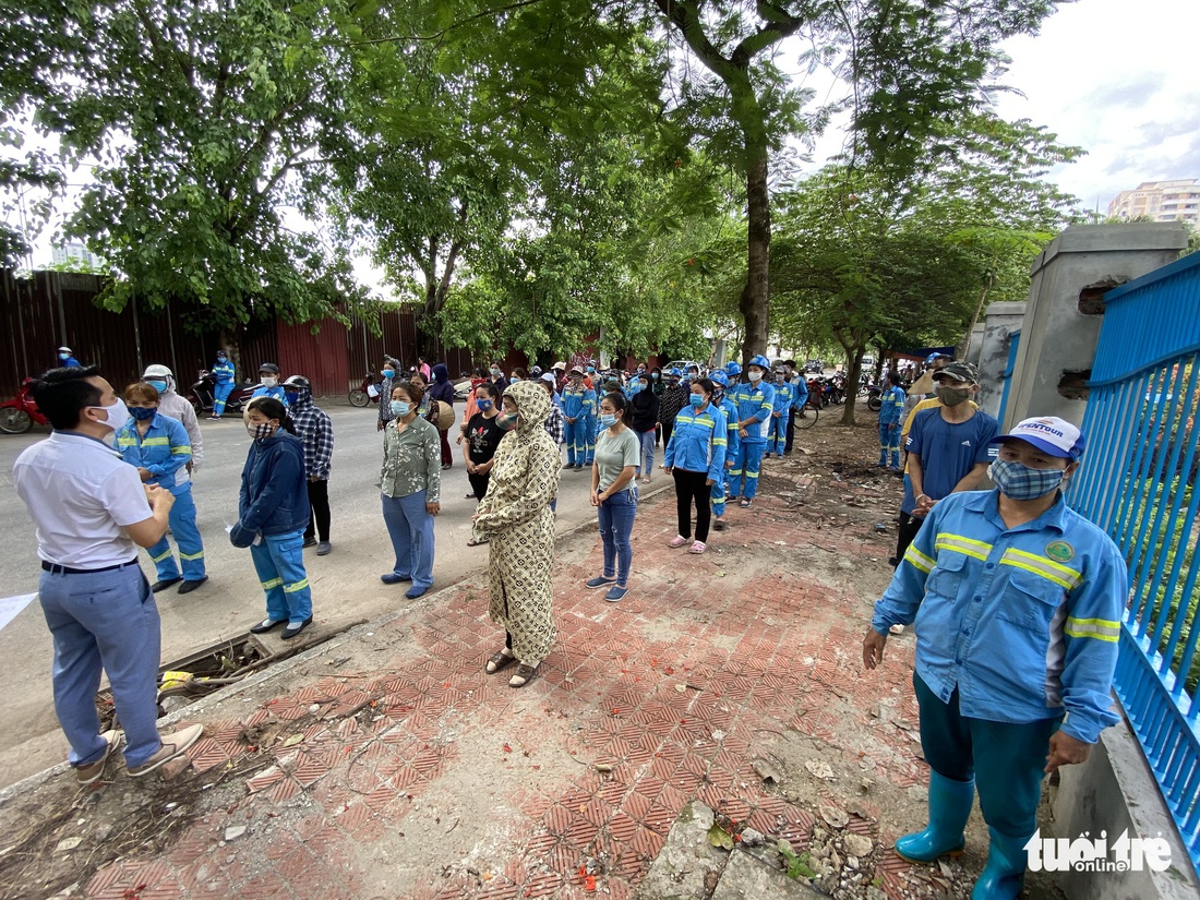 Công nhân môi trường bị nợ lương: ‘Được cộng đồng quan tâm, chị em hạnh phúc lắm’ - Ảnh 3.