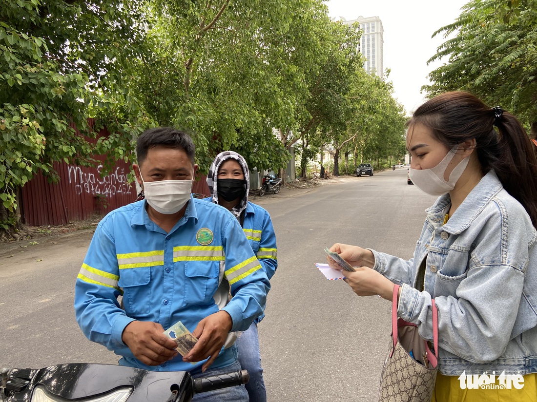 Công nhân môi trường bị nợ lương: ‘Được cộng đồng quan tâm, chị em hạnh phúc lắm’ - Ảnh 8.