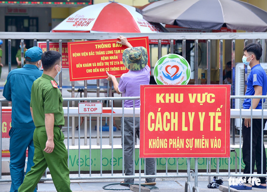 Hà Nội phong tỏa nhiều nơi, tìm người liên quan ca bán rau mắc COVID-19 - Ảnh 4.