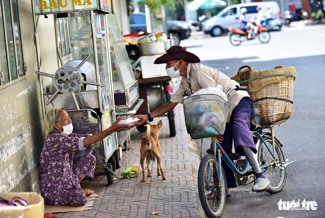 Sài Gòn mình chống dịch thấy thật dễ thương - Ảnh 3.