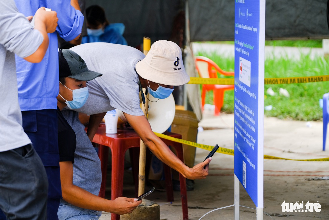 Căng mình, chạy hết tốc lực giải tỏa xe ùn ứ ở cửa ngõ Lâm Đồng - Ảnh 10.