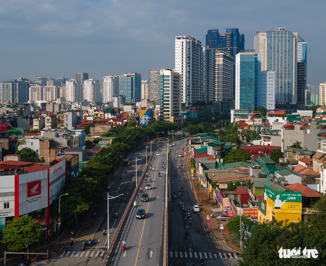 Nhìn từ trên cao, Hà Nội vắng vẻ vì giãn cách xã hội - Ảnh 11.