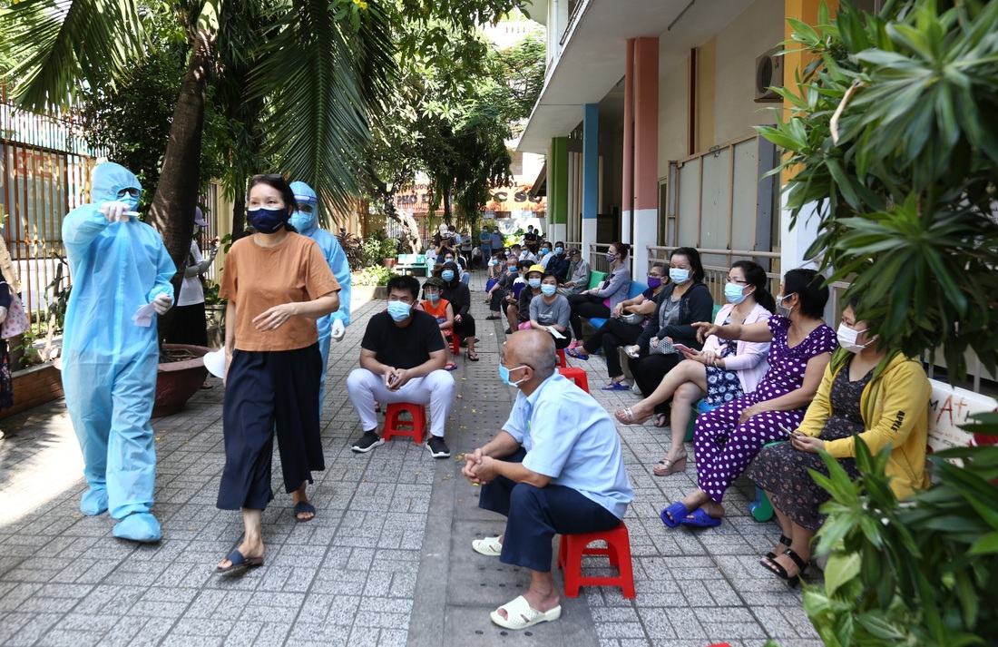 Cao điểm chống dịch ở TP.HCM: Phải nhanh & quyết liệt! - Ảnh 3. Cao điểm chống dịch ở TP.HCM: Phải nhanh & quyết liệt! - Ảnh 3.