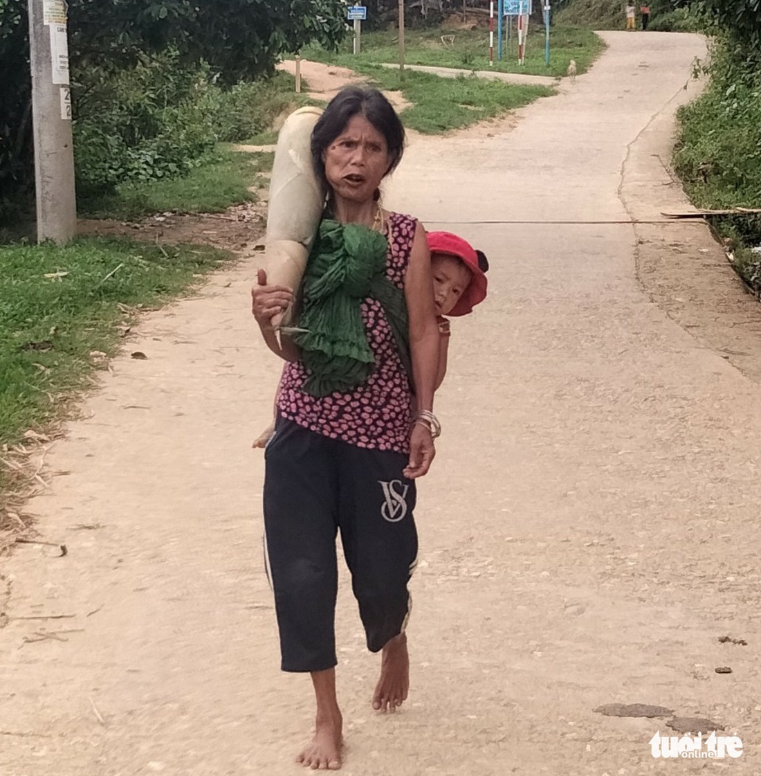 ‘Bà con mình ăn rau rừng, để dành chuối, bí, măng… gửi về Đà Nẵng chống dịch’ - Ảnh 3.