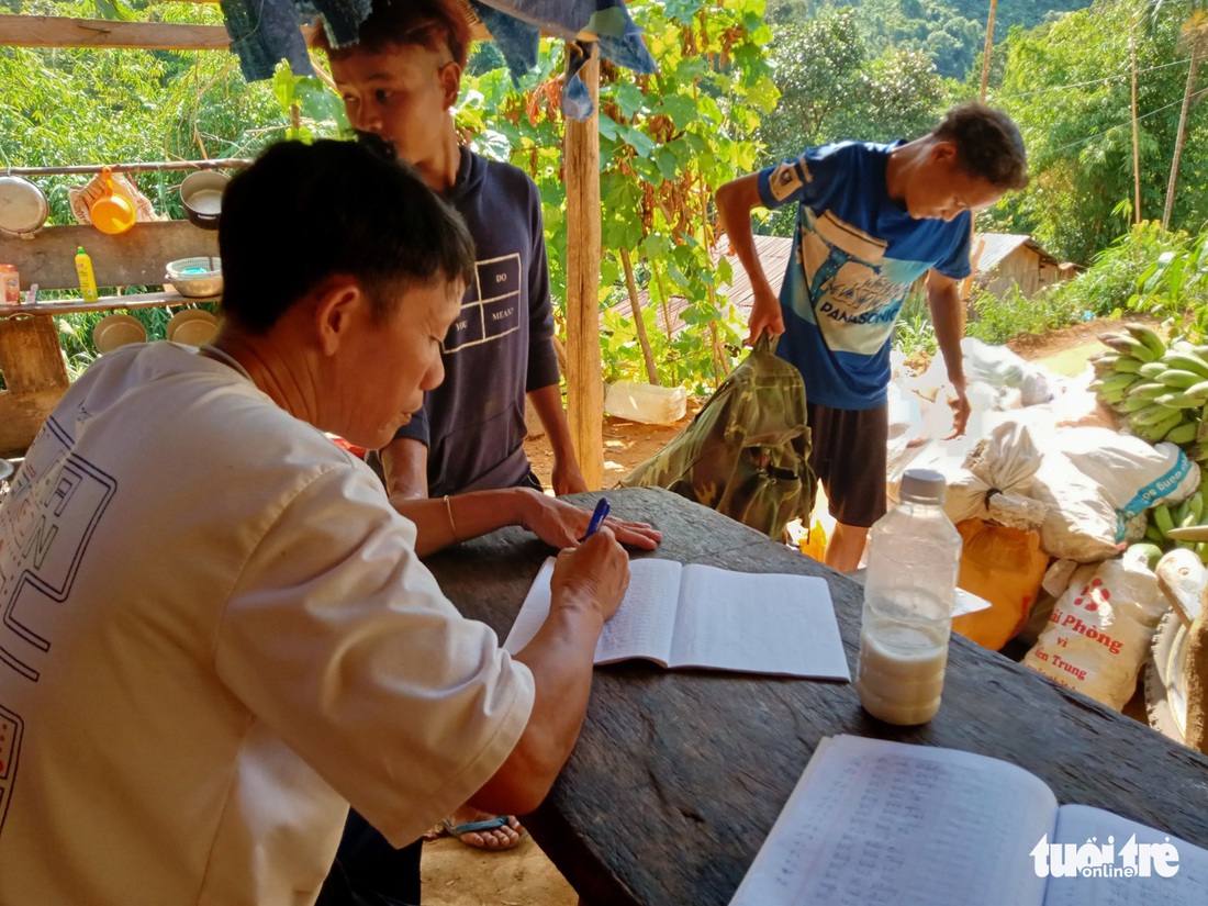 ‘Bà con mình ăn rau rừng, để dành chuối, bí, măng… gửi về Đà Nẵng chống dịch’ - Ảnh 6.