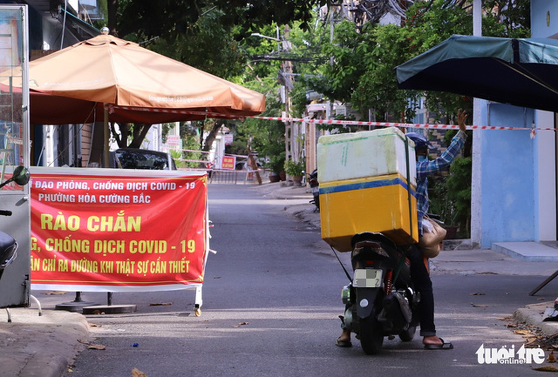 Đường phố Đà Nẵng vắng hoe trước thời điểm 7 ngày ‘ai ở đâu ở đó’ - Ảnh 5.